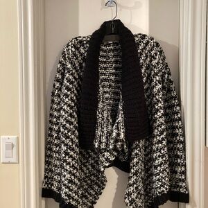LOFT Black & White Knit Poncho Like Sweater w Sleeves.